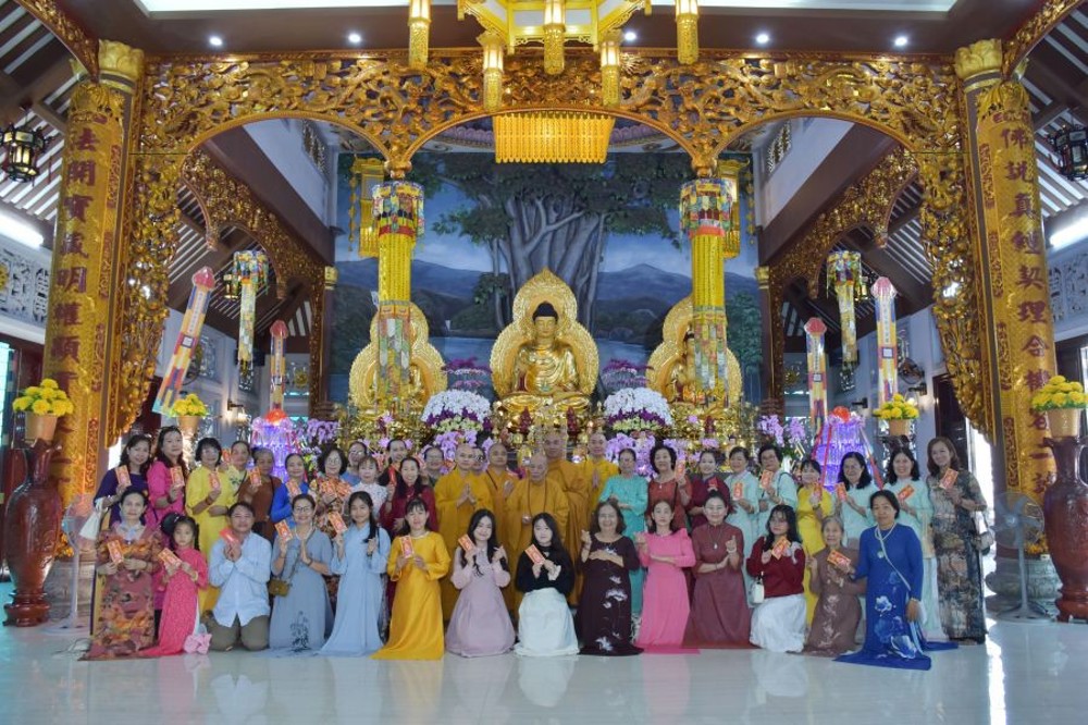 Hành hương đầu xuân, gieo duyên lành mùng 3 - Tết Bính Ngọ