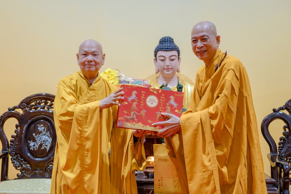 Ban Trị sự tỉnh Đồng Nai và Cà Mau khánh tuế Trưởng lão Hòa thượng Chủ tịch