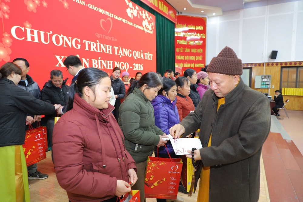 Cao Bằng: Trao quà từ thiện tặng 3000 xuất quà Tết xuân Bính Ngọ 2026 cho bà con nghèo.