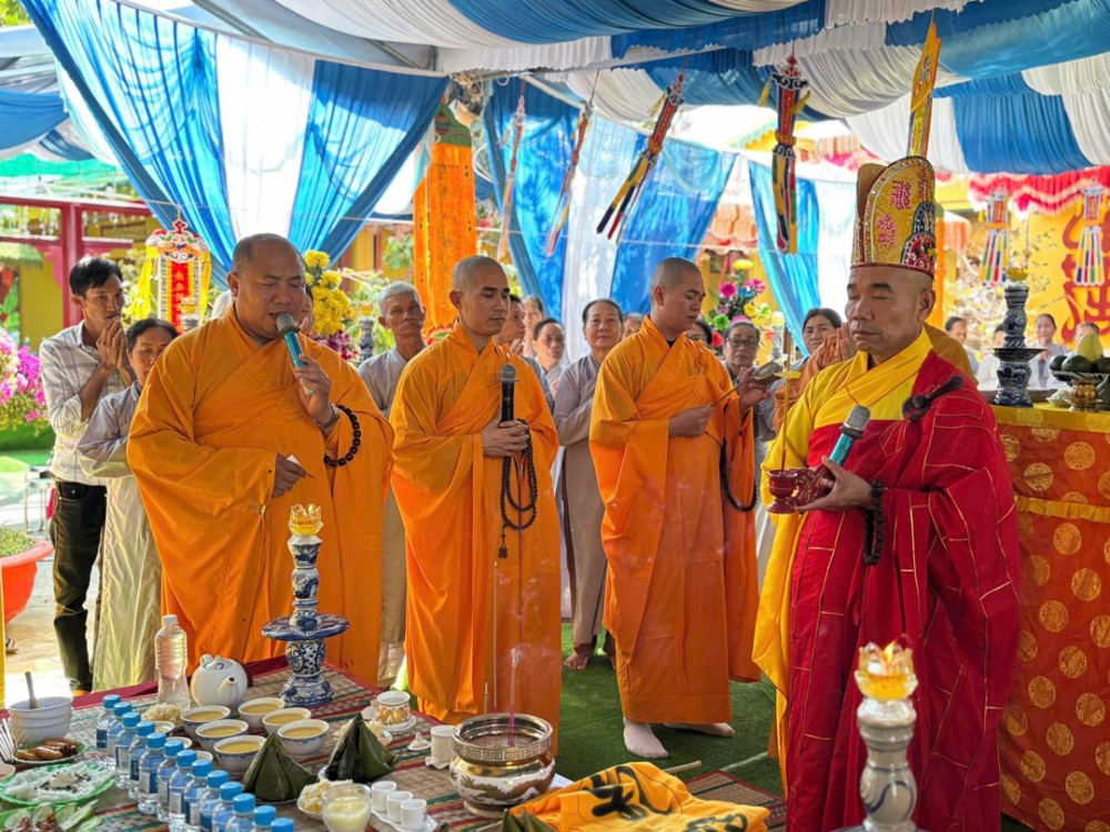 Lâm Đồng: Trang nghiêm lễ húy kỵ lần thứ 24 và tưởng niệm 25 năm ngày viên tịch của cố Trưởng lão Hòa thượng khai sơn chùa Giác Hải