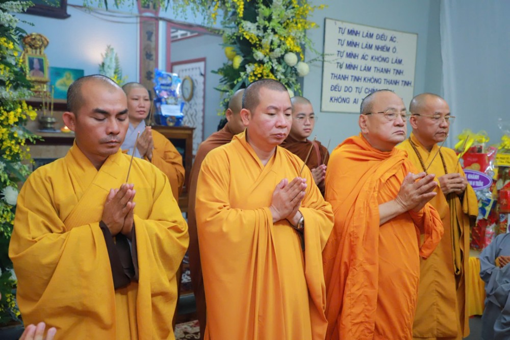 Đồng Nai: Các phái đoàn trang nghiêm viếng tang Ni trưởng Thích Nữ Minh Ấn
