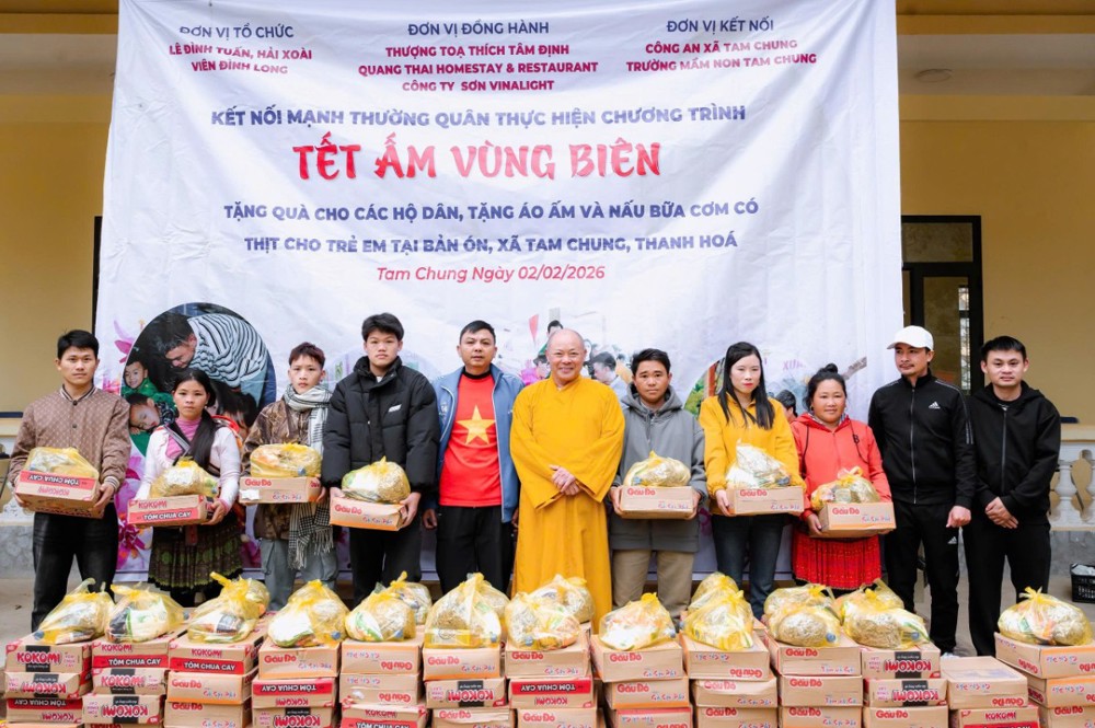 Thanh Hóa: Ban Trị sự Phật giáo tỉnh cùng các đơn vị thăm, tặng quà tết đến bà con vùng biên giới