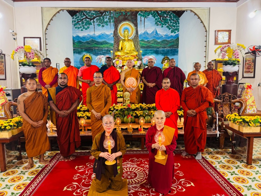 Ánh sáng tỉnh thức giữa thềm xuân Bính Ngọ 2026: Tăng đoàn Sri Lanka thắp nến cầu nguyện Hòa bình tại Chùa Tam Bảo