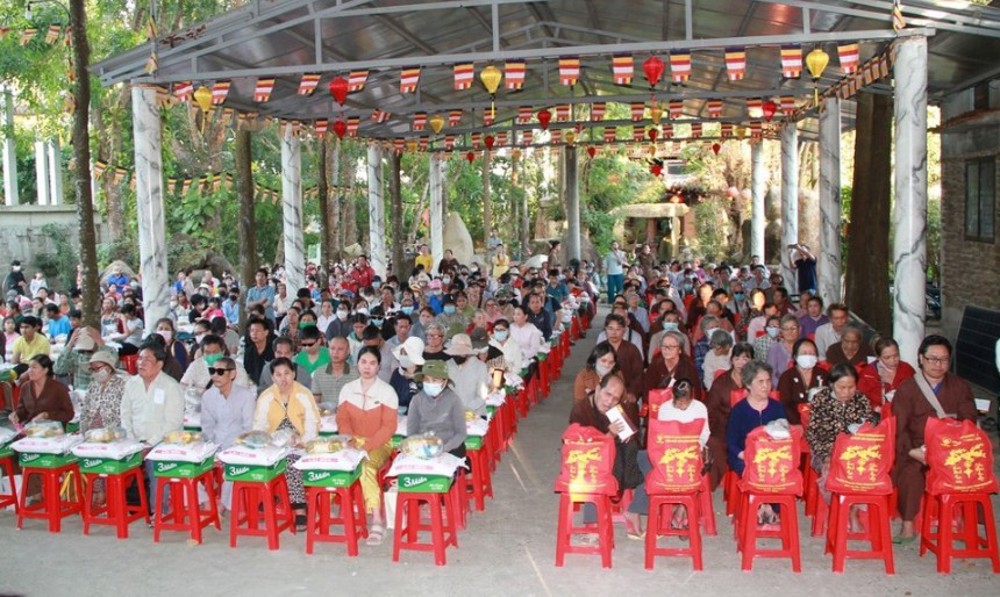 TP.HCM: Chùa Thanh Long 2 trao 700 phần quà tết đến bà con nghèo và khiếm thị tại địa phương 