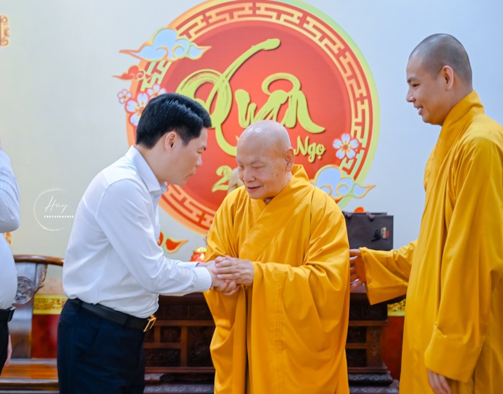 Cục trưởng Cục An ninh Nội địa – Bộ Công an thăm, chúc Tết Trưởng lão Hòa thượng Chủ tịch