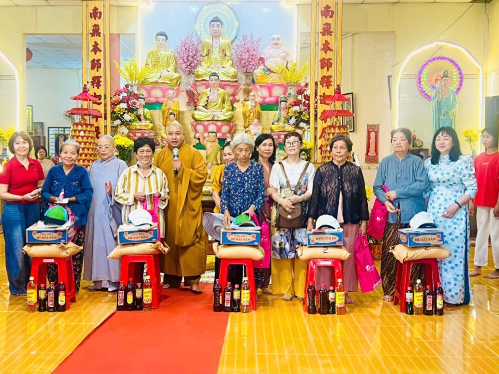 Đồng Tháp: Phân ban Từ thiện xã hội Giáo dục Trung ương trao quà đầu xuân mới tại chùa Phước Vân