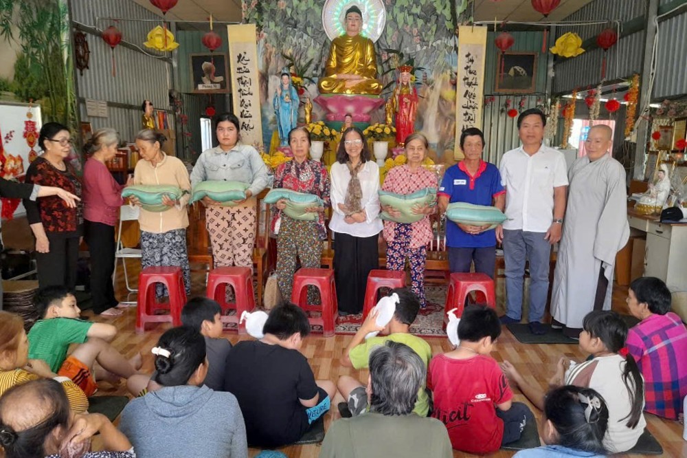 Tây Ninh: Ấm áp nghĩa tình tại Điểm SHTGTT Bửu Liên trong lễ Tất niên