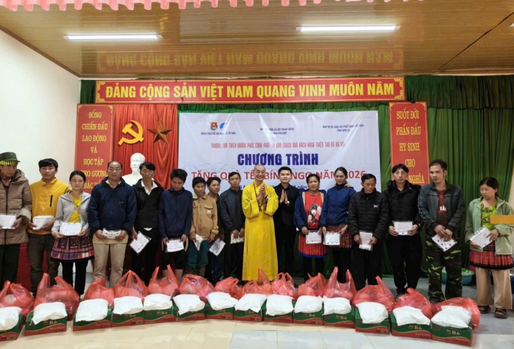 Sơn La: Trao 400 phần quà từ thiện đến đồng bào khó khăn xã Tô Múa