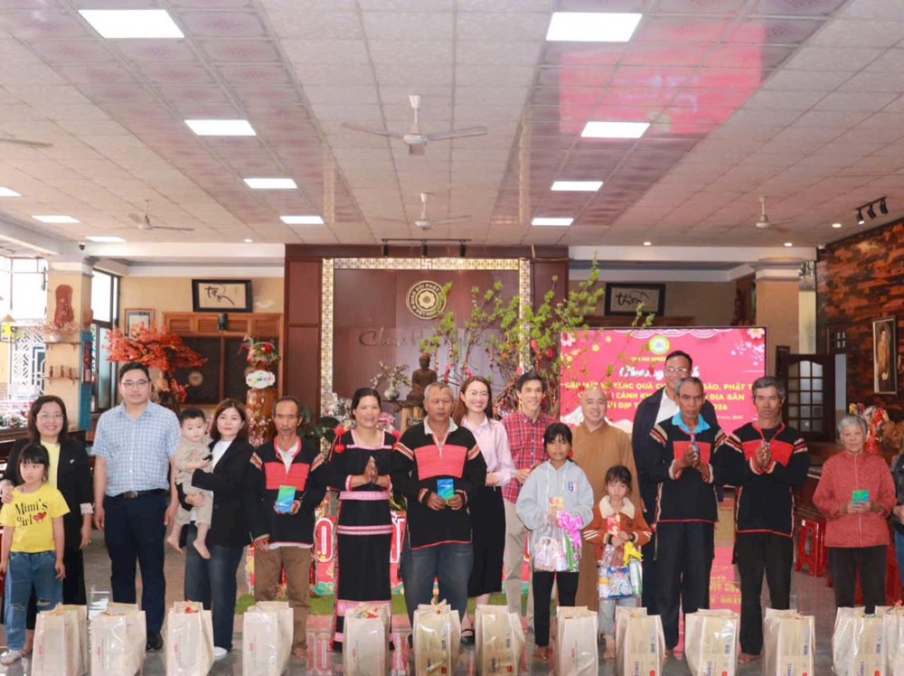 Đắk Lắk: Trao quà Tết “Đoàn kết – Tết yêu thương” đến đồng bào, học sinh yếu thế