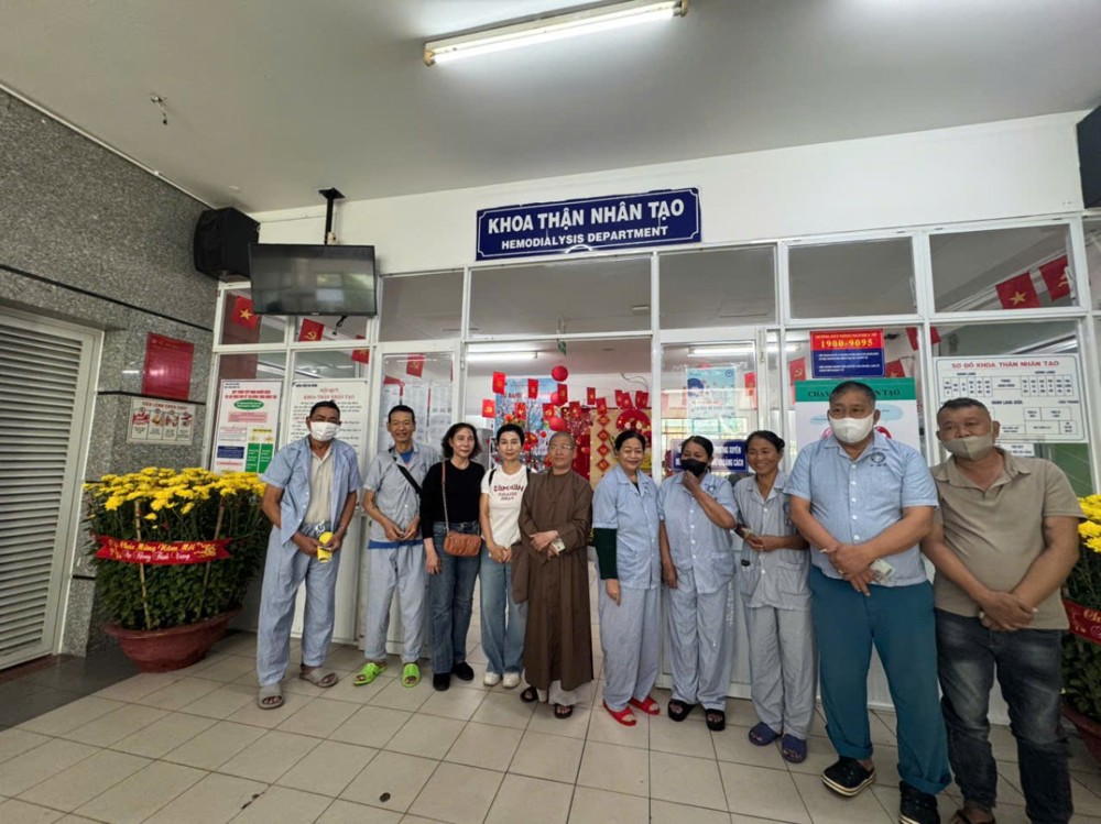 Đà Nẵng: Chùa Phổ Hiền tặng quà tết cho bệnh nhân và  người lao động khó khăn 