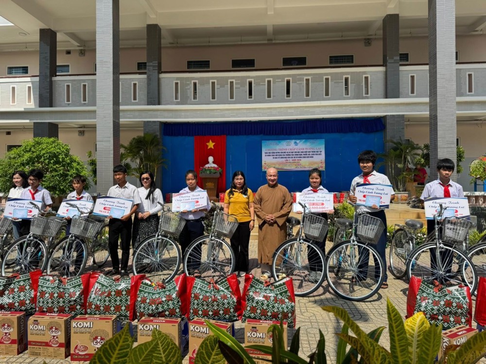 TP.HCM: Chùa Pháp Tạng trao học bổng “Chắp cánh Tương lai” lần III và tổ chức “Chợ Tết yêu thương” Xuân Bính Ngọ 2026