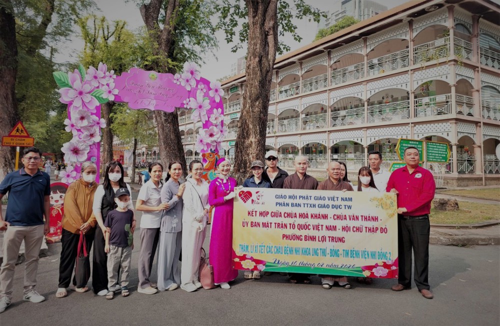 TP.HCM: Phân ban TT-XH Giáo dục Trung ương chia sẻ yêu thương