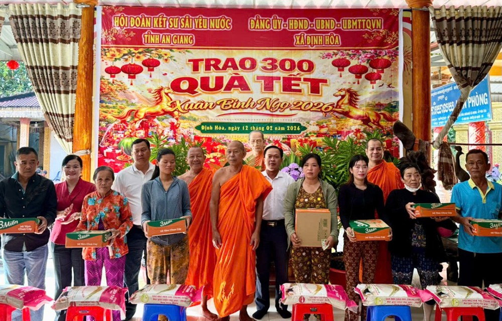 Hội Đoàn kết sư sãi yêu nước tỉnh An Giang trao 1.700 phần quà Tết cho người dân có hoàn cảnh khó khăn nhân dịp Xuân Bính Ngọ 2026