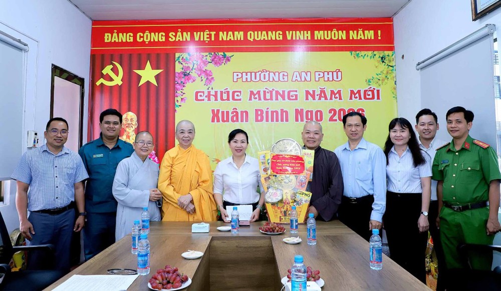 TP.HCM: Đại diện Phật giáo phường An Phú chúc Tết Bính Ngọ 2026 đến các cơ quan, ban ngành địa phương
