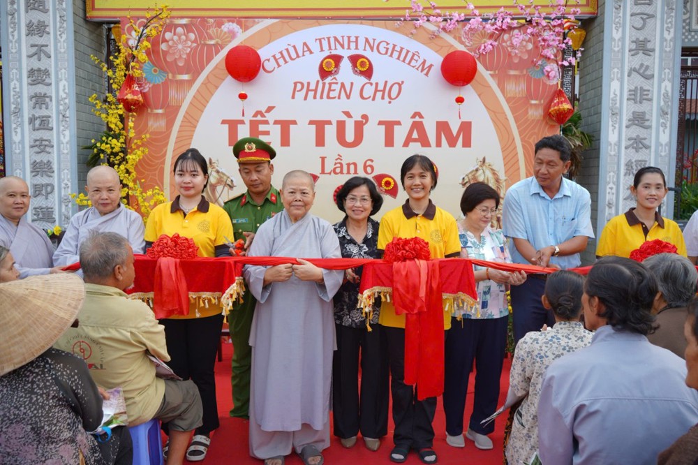 Đồng Tháp: Chùa Tịnh Nghiêm tổ chức Phiên chợ Tết Từ Tâm lần thứ 6 – Mừng xuân Bính Ngọ