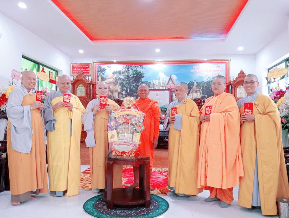 Vĩnh Long: Phân ban Ni giới tỉnh thăm và chúc Tết Ban Trị sự GHPGVN tỉnh (khu vực Trà Vinh cũ)