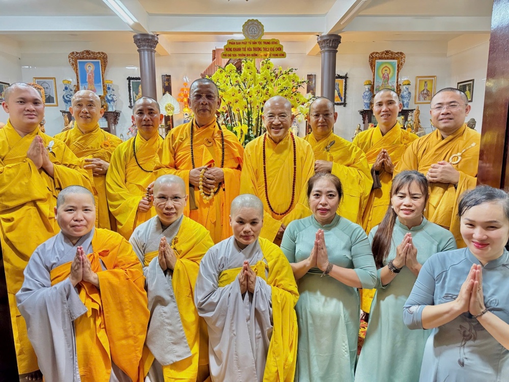 TT Huế: Phân ban Phật tử Dân tộc TƯ khánh tuế Trưởng lão HT.Thích Khế Chơn nhân dịp Xuân Bính Ngọ 2026