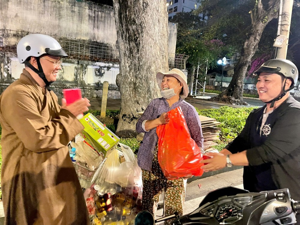 TP.HCM: Tặng quà Tết đến người không nơi nương tựa tại Vũng Tàu