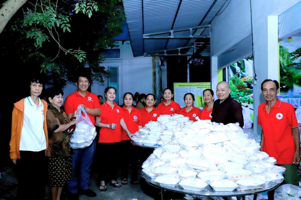TP.HCM: Hàng nghìn suất ăn được sẻ chia tới bà con khó khăn