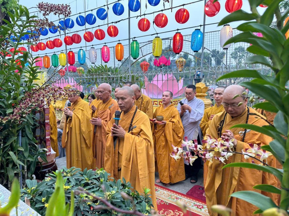 TP.HCM: Tổ đình chùa Vạn Thọ trang nghiêm lễ phóng sanh, hoàn kinh tất niên và trao 450 phần quà Tết Bính Ngọ 2026