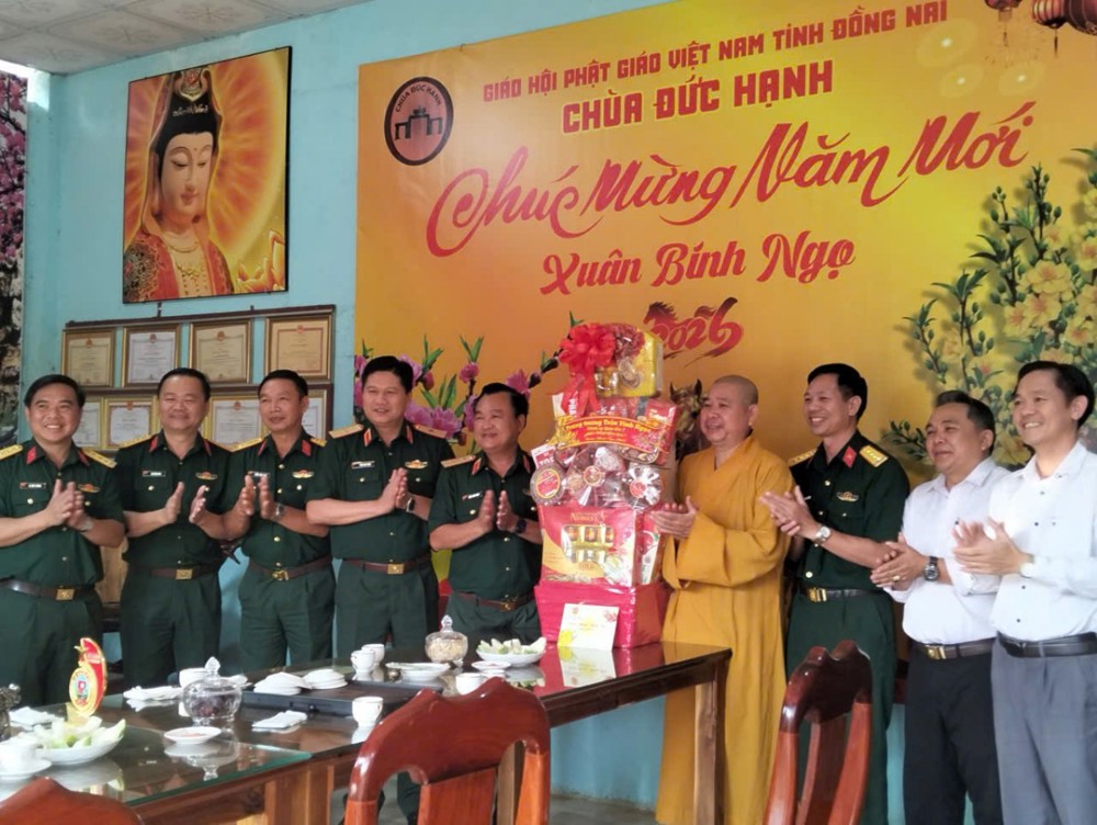 Đồng Nai: Trung tướng Trần Vinh Ngọc thăm và chúc Tết chùa Đức Hạnh