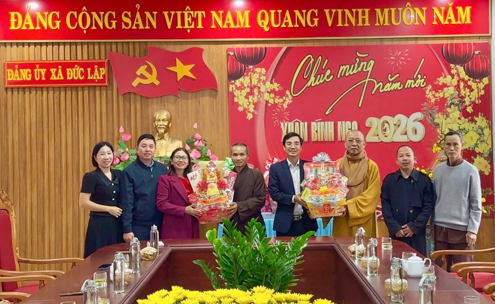 Lâm Đồng:  Chư Tôn đức chùa Hoa Nghiêm và chùa Thiện Đức thăm, chúc Tết các cơ quan chức năng xã Đức Lập