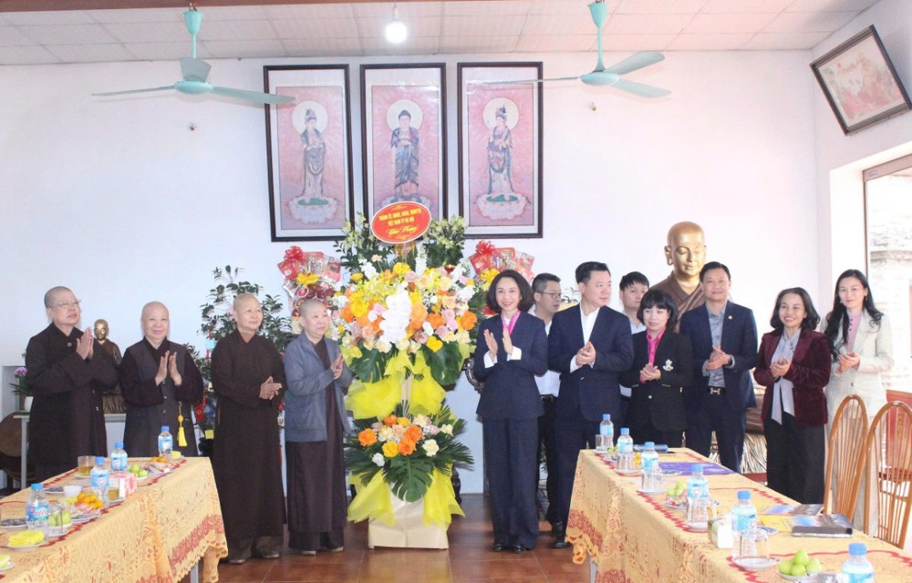 Phân ban Ni giới GHPGVN TP.Hà Nội đón tiếp Phó Chủ tịch UBND Thành phố Vũ Thu Hà đến thăm, chúc Tết nhân dịp Xuân Bính Ngọ 2026