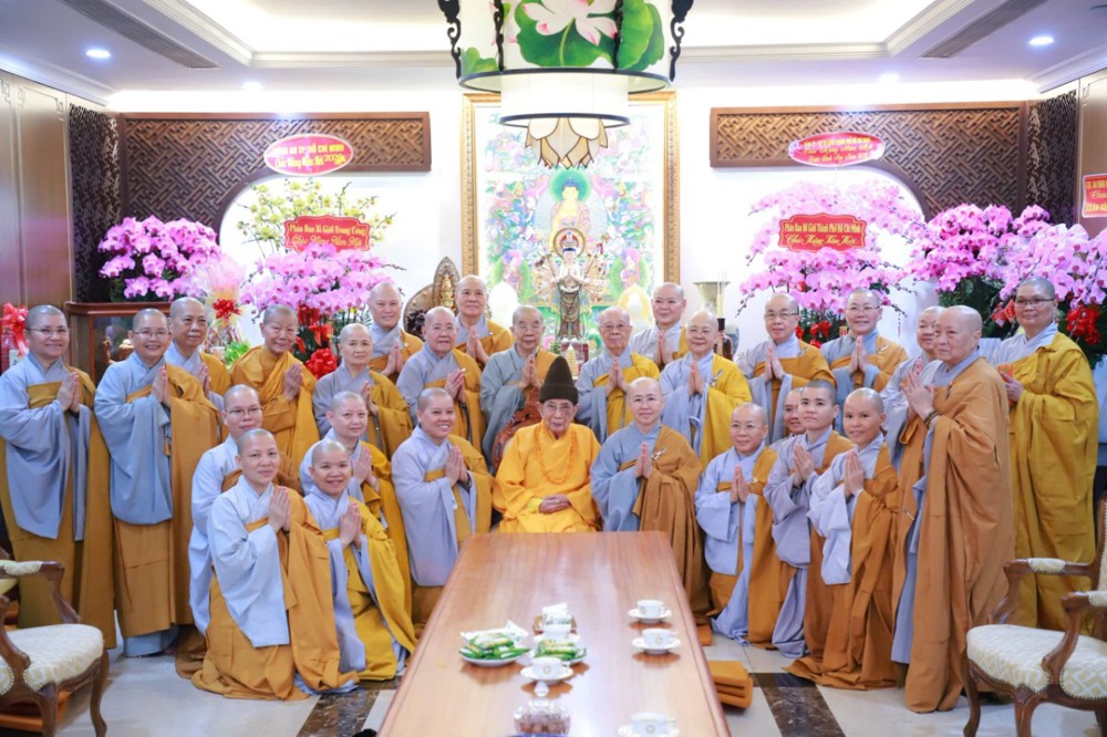 TP.HCM: Phân ban Ni giới Trung ương và Phân ban Ni giới TP.HCM chúc Tết chư Tôn đức lãnh đạo Giáo hội