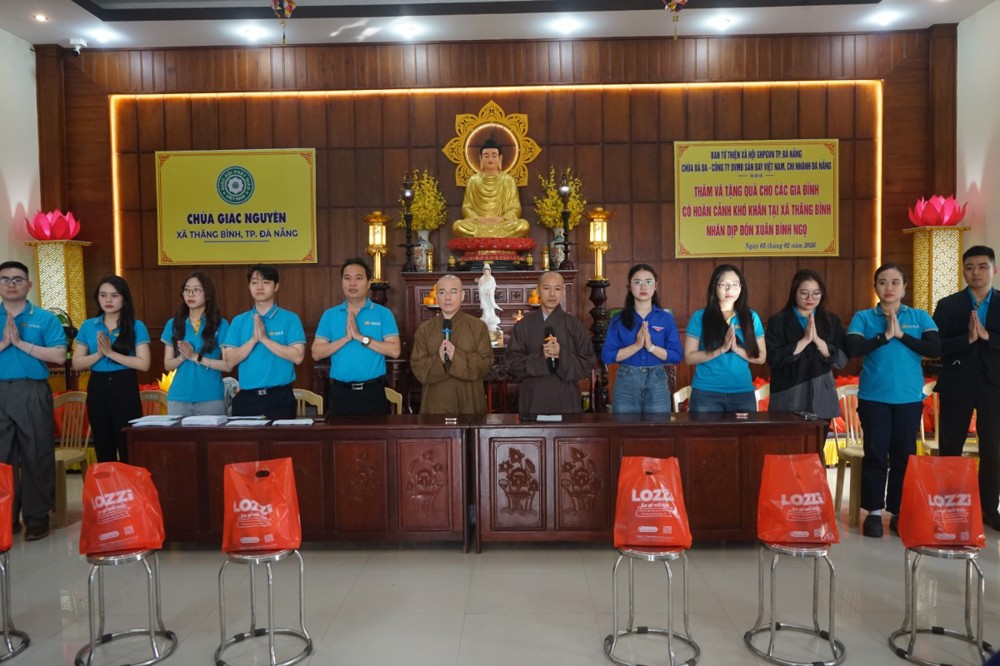 Đà Nẵng: Tặng quà tết cho bà con khó khăn tại xã Hà Lam 