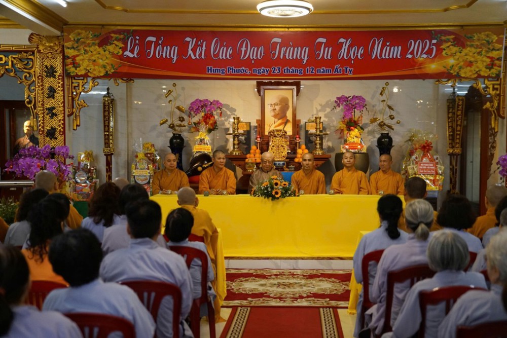 TP.HCM: Tổ đình Hưng Phước trang nghiêm tổ chức lễ tổng kết cuối năm Đạo tràng Bát Quan Trai và Lớp Giáo lý