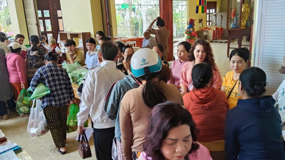 Cà Mau: Phiên chợ 0 đồng “Xuân Yêu Thương- Tết Nghĩa Tình” tại chùa Kim Sơn phường Hòa Thành