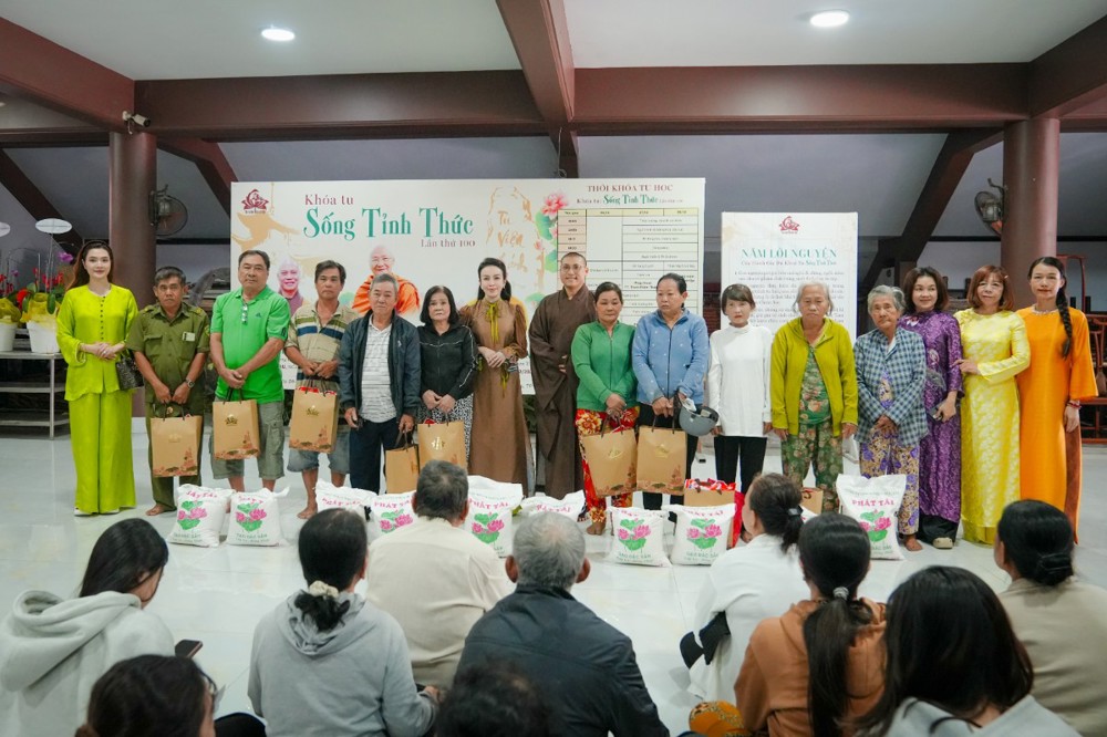 TP.HCM: Tu viện Khánh An trao tặng 400 phần quà Tết – Lan tỏa yêu thương nhân dịp Xuân Bính Ngọ 2026