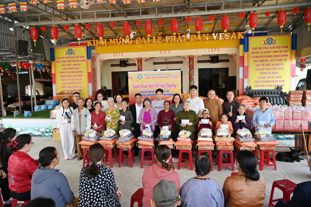 Quảng Ngãi: Tổ đình Sắc Tứ Diệu Giác mang “Xuân đoàn kết – Tết yêu thương” đến bà con nghèo