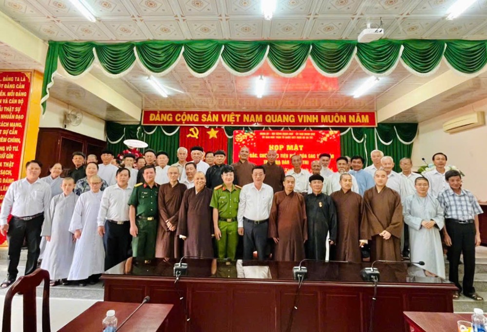 Vĩnh Long: Phật giáo xã Ba Tri tham dự họp mặt chức sắc tôn giáo mừng xuân Bính Ngọ 2026