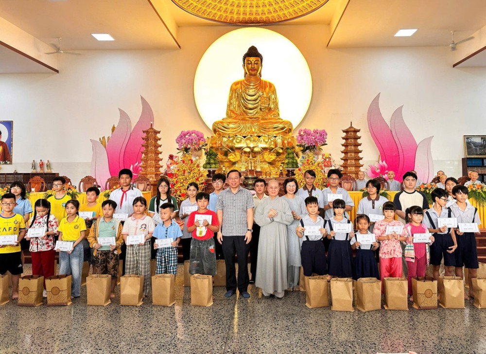 TP.HCM: Tu viện Long Hưng tổng kết Phật sự năm 2025, lan tỏa yêu thương qua “Chợ Tết 0 đồng”