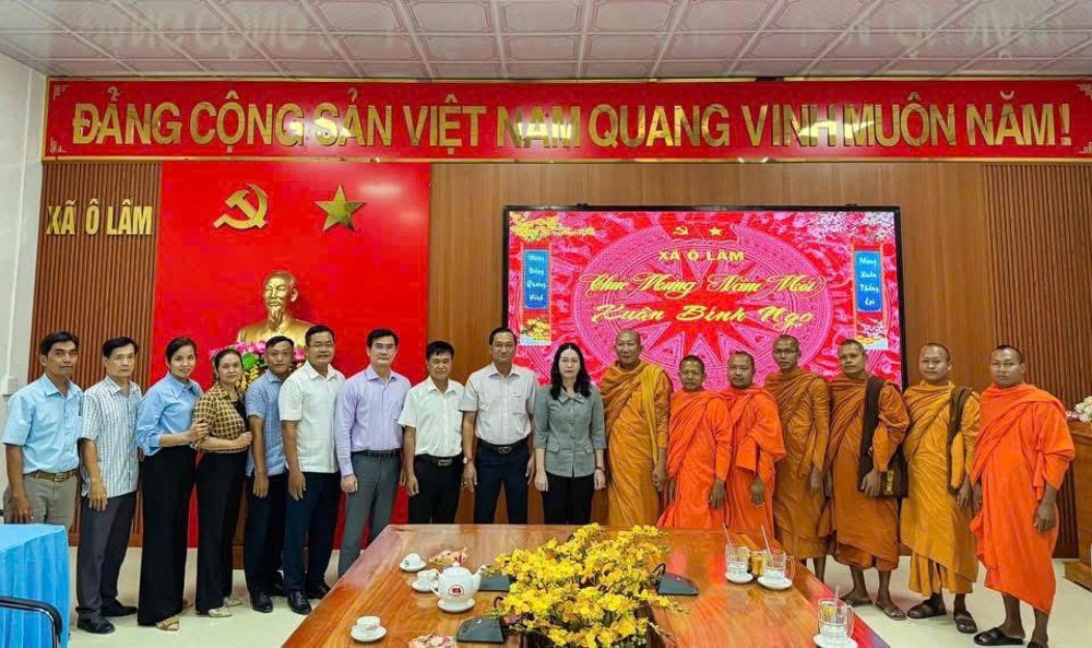 An Giang: Các chùa Phật giáo Nam tông tỉnh thăm, chúc Tết lãnh đạo các xã, phường nhân dịp Xuân Bính Ngọ 2026