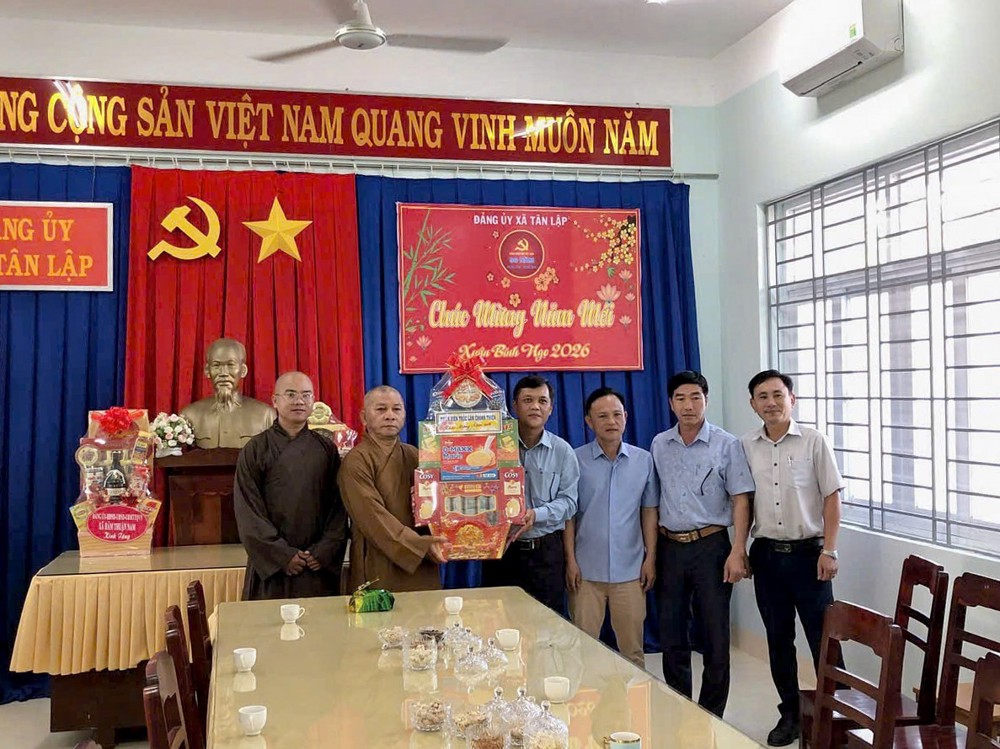 Lâm Đồng: Thiền viện Trúc Lâm Chánh Thiện thăm và chúc Tết lãnh đạo chính quyền xã Tân Lập