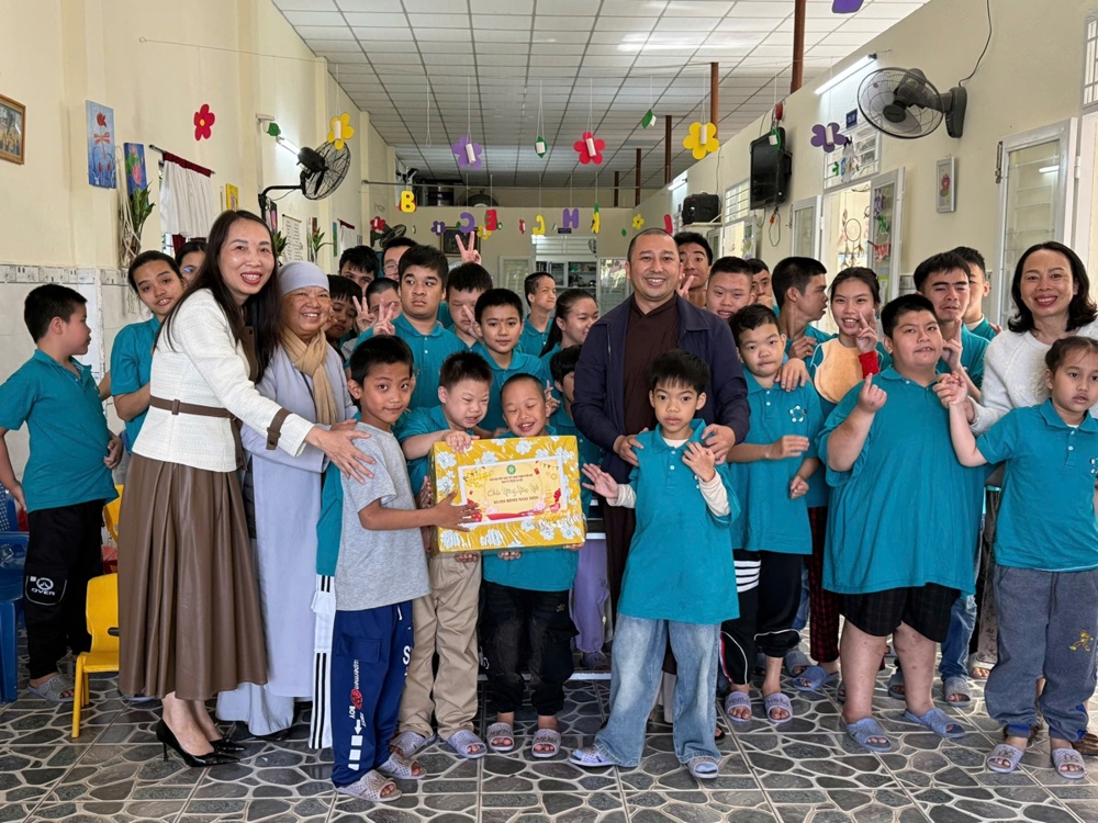 Ban TTXH TP. Huế: Lan Tỏa Xuân yêu thương tại các cơ sở bảo trợ và bệnh viện dịp tết Bính Ngọ 2026