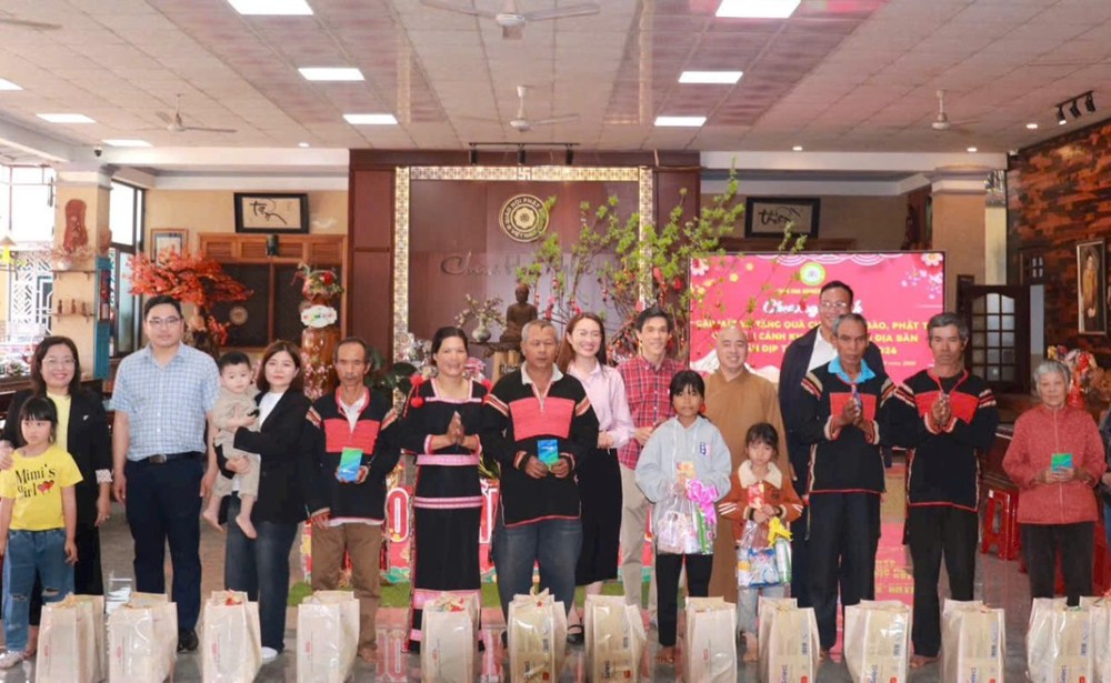 Đắk Lắk: Trao quà Tết “Đoàn kết – Tết yêu thương” đến đồng bào, học sinh yếu thế