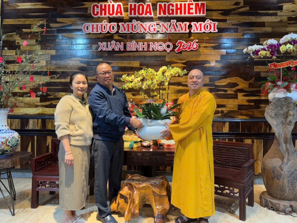 Đắk Lắk: Bản tự Hoa Nghiêm đón nhận quà chúc mừng năm mới