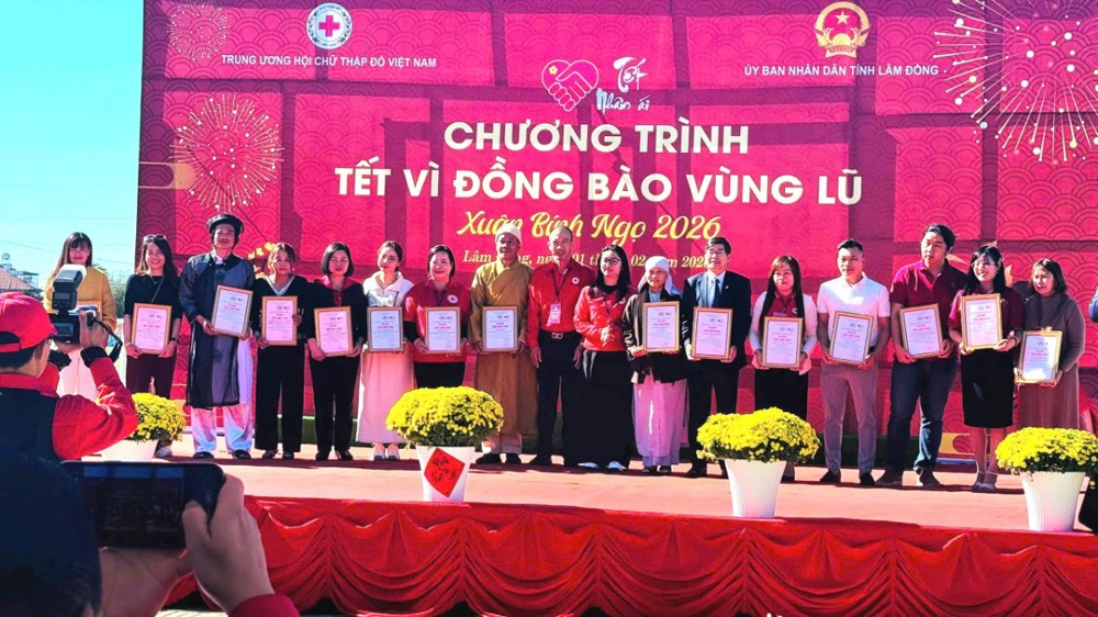 Lâm Đồng: Ban Từ thiện Xã hội Phật giáo tỉnh tham gia chương trình Tết Vì Đồng Bào Vùng Lũ 