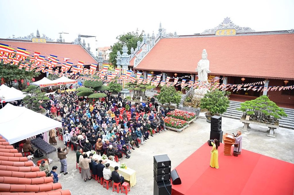 Hải Phòng: Ấm áp, nhộn nhịp phiên “Chợ Tết 0 đồng” tại chùa Kim Quang (Lũng Đông)
