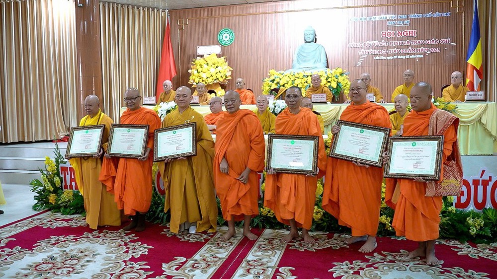 Cần Thơ: Trọng thể tổ chức Hội nghị công bố quyết định và trao Giáo chỉ tấn phong Giáo phẩm năm 2025