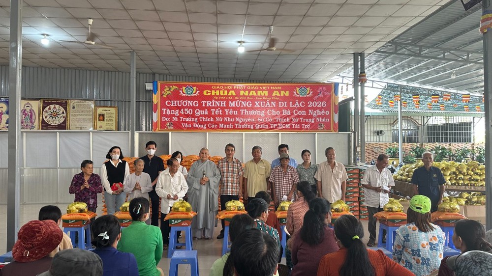 Đồng Tháp: Chùa Nam An tiếp tục hỗ trợ 500 phần quà Tết đến các hoàn cảnh khó khăn tại xã Vĩnh Kim