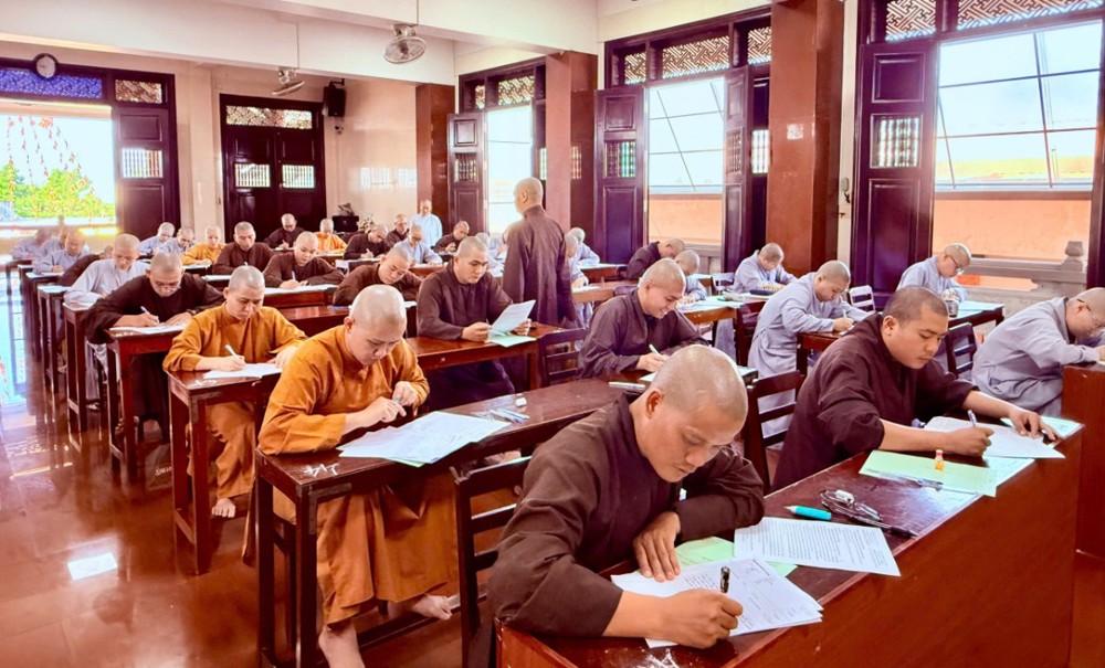 Cần Thơ: Trường Trung cấp Phật học tổ chức Lễ khai mạc kỳ thi cuối học kỳ I, năm II, năm học 2025 - 2026