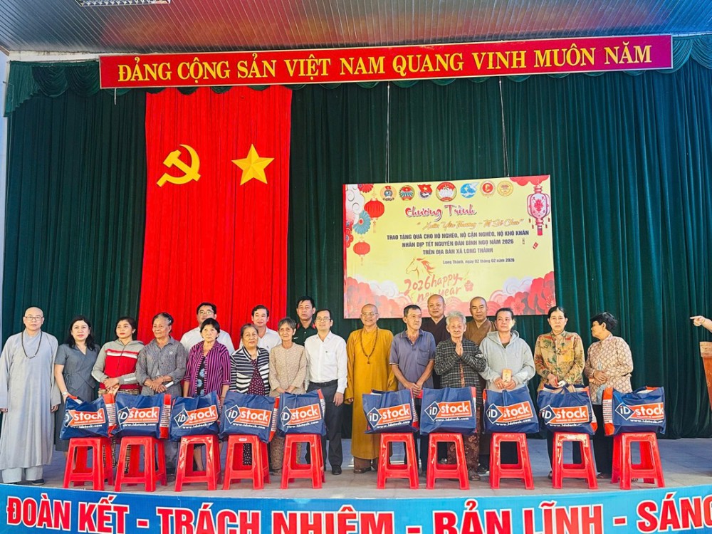 Đồng Nai: Chùa Phước An trao tặng 400 phần quà Tết đến bà con có hoàn cảnh khó khăn tại xã Long Thành