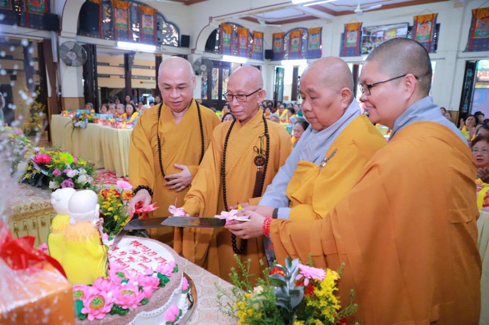 TP.HCM: Quan Âm Tu viện tổ chức lễ tổng kết Phật sự và chúc thọ Phật tử cao niên Đạo tràng Đại Bi