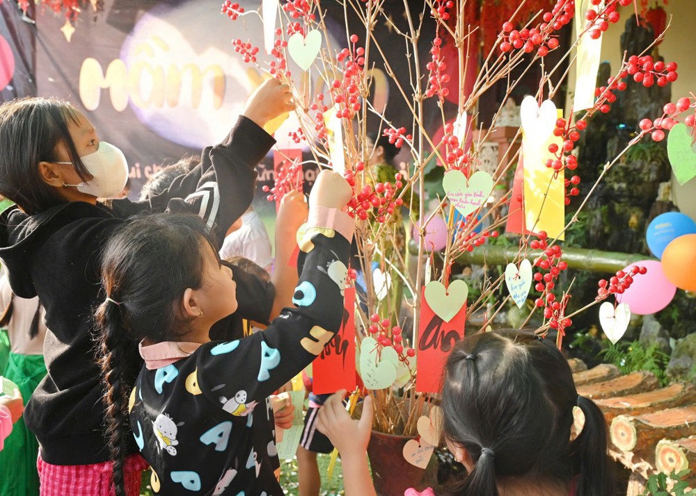 Đồng Tháp: Chùa Phú Khánh tổ chức chương trình Mầm Xuân – Tết yêu thương cho hơn 200 học sinh dịp Xuân Bính Ngọ