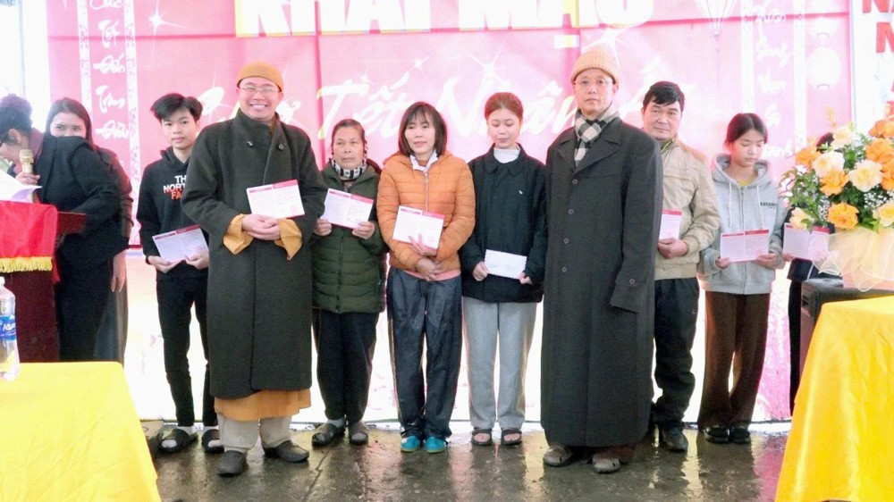 Phú Thọ: Chùa Đại Bi tổ chức Phiên chợ 0 đồng trao quà Tết đến các hộ gia đình khó khăn