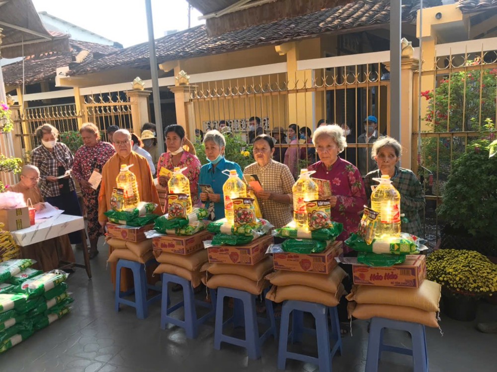 Đồng Tháp: Ấm áp những phần quà Tết tịnh xá Ngọc Hiệp gửi đến nạn nhân chất độc Da cam